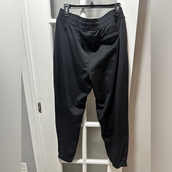 ⭐️SOLD⭐️ NWOT Men’s Under Armour Loose Fit Joggers - Picture 3 of 11